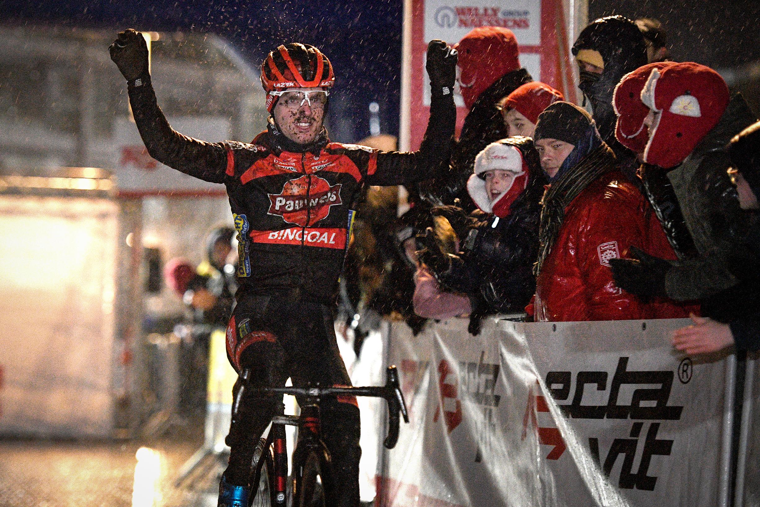 Eli Iserbyt Klopt Toon Aerts In Waregem Het Nieuwsblad