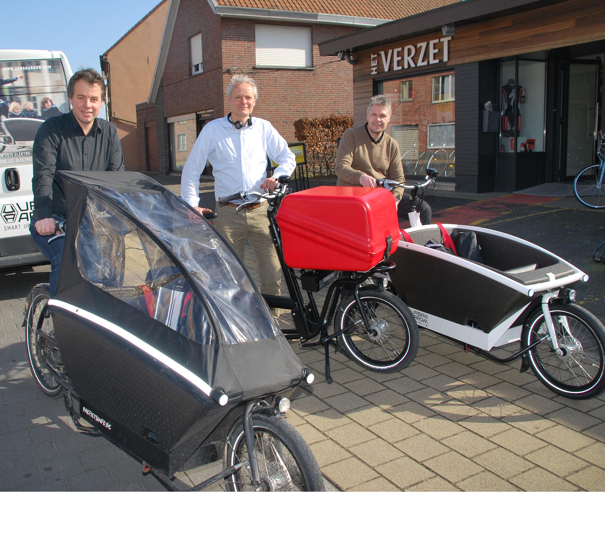 punch vocaal adelaar Burgemeester rijdt met elektrische bakfiets (Deinze) | Het Nieuwsblad Mobile