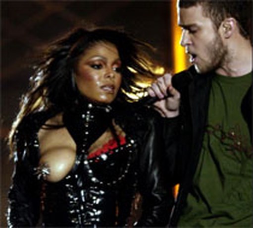 Half miljoen euro boete voor tepel Janet Jackson