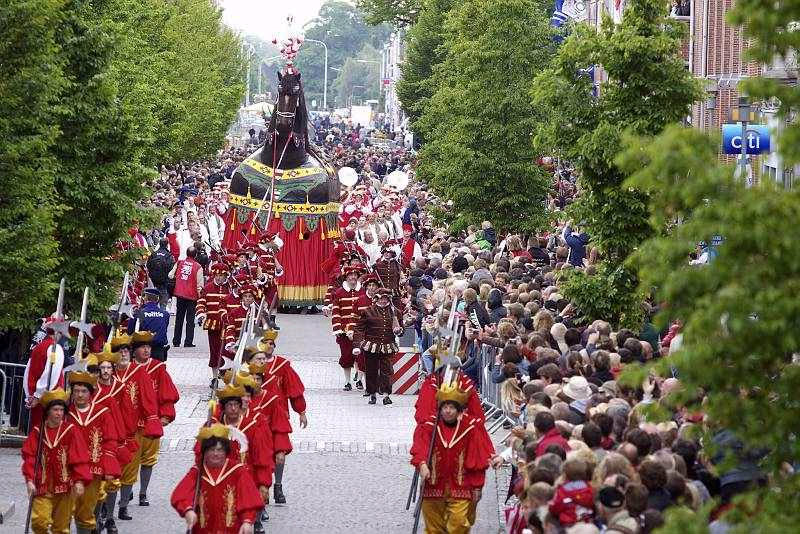 Dendermonde in vuur en vlam voor Ros Beiaard (Dendermonde