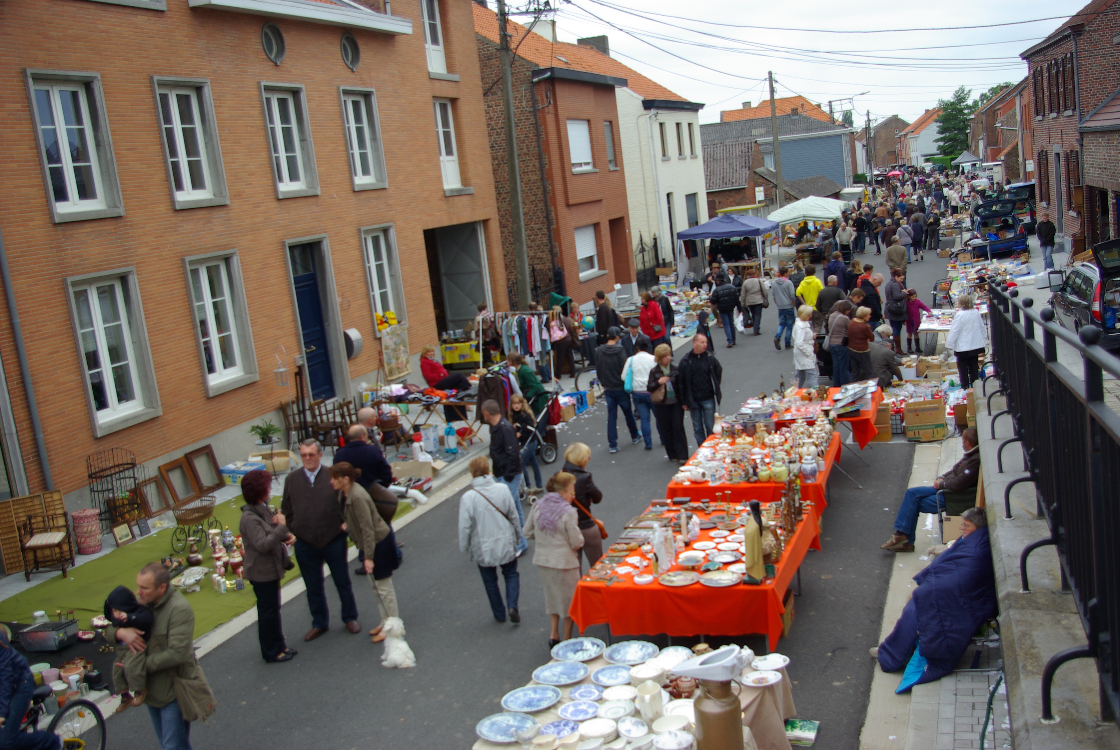 Succes voor vijfde rommelmarkt van de Landelijke Gilde Overw&hellip; (Landen