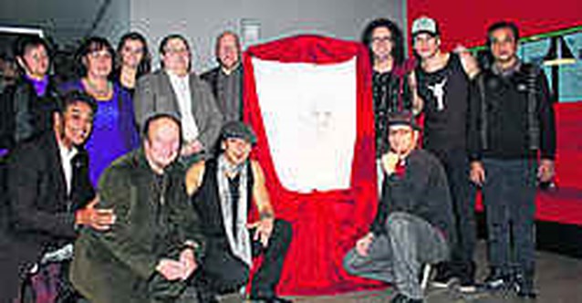 BV's en Michael Jackson-fans maken samen kunstwerk