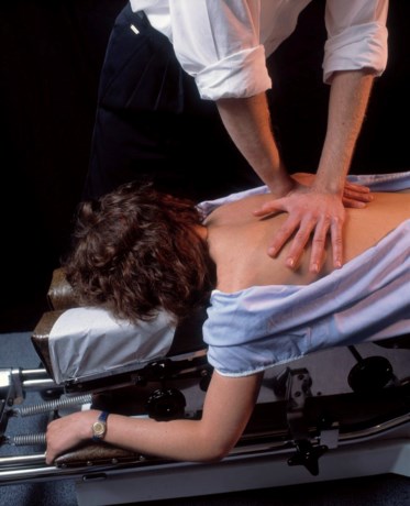 Rapport: 'Osteopaat en 'kraker' helpen niet'