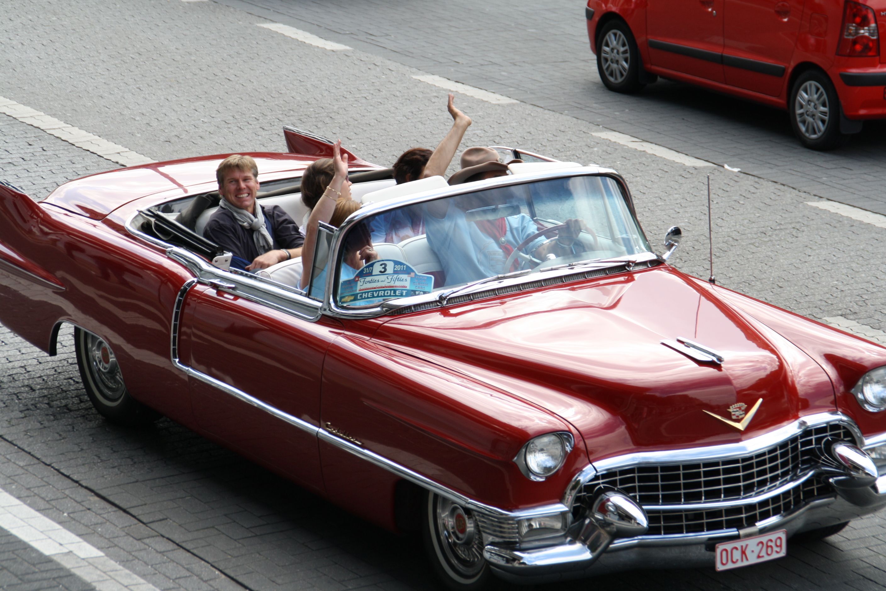 FOTOSPECIAL: Parade van Amerikaanse oldtimers (Antwerpen) | Het Nieuwsblad