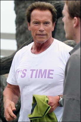 Schaamteloze Schwarzenegger Beledigt Ex Met T Shirt Het Nieuwsblad Mobile