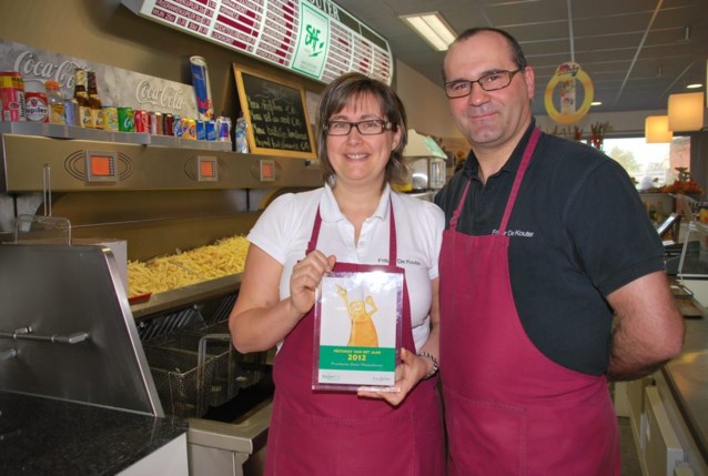 Carine en Jan bakken de beste frietjes
