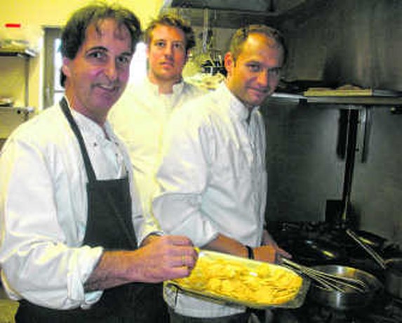 Wout Bru te gast in restaurant Hof van Eden (Sint-Niklaas ...