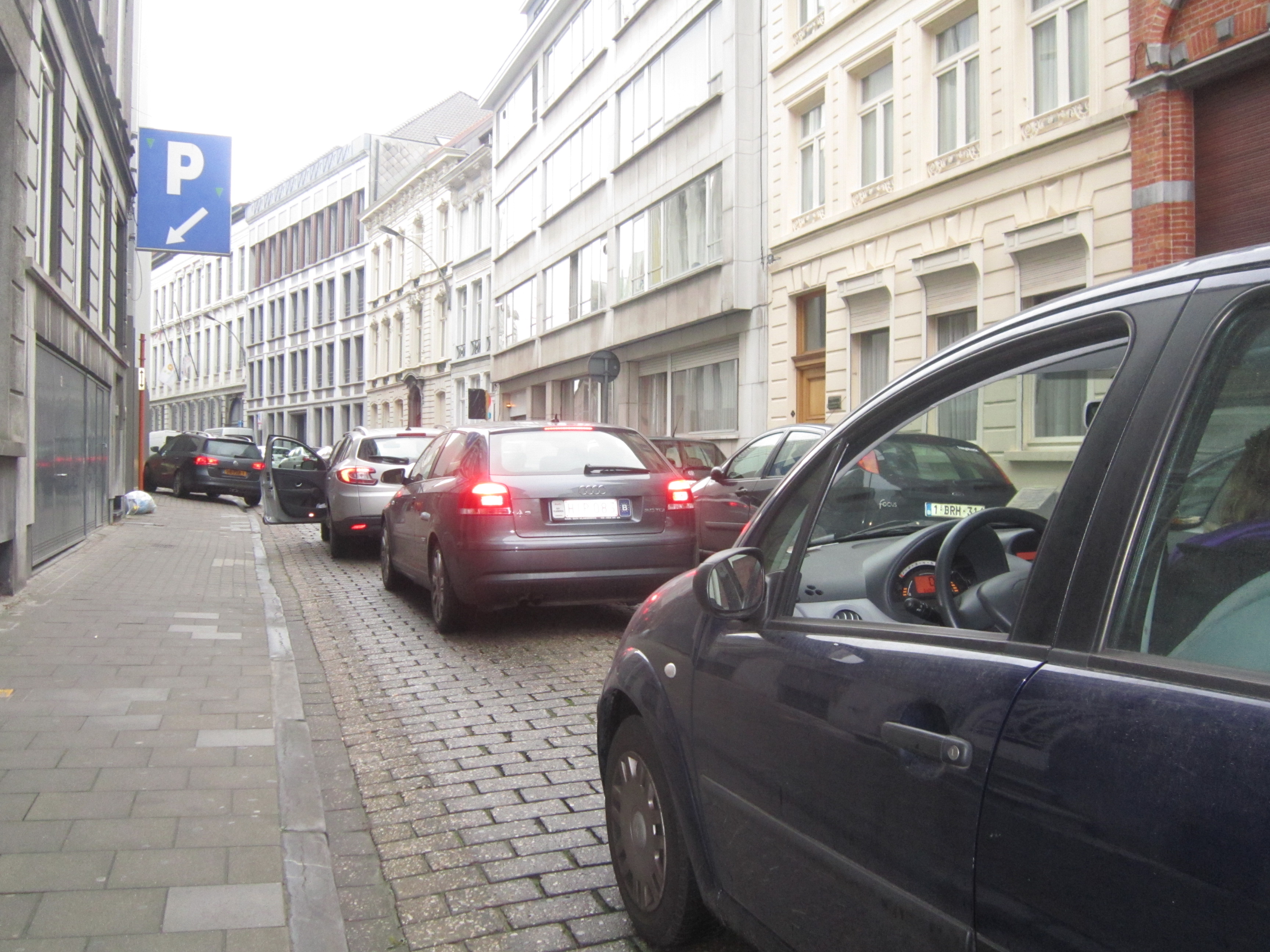 Politie Aalst gaat streng optreden tegen parkeren aan RVA – Goeiedag