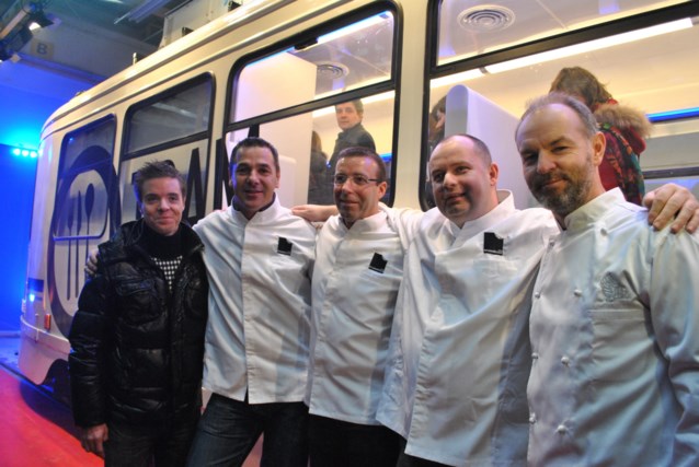Sterrenchefs serveren diner in rijdende tram