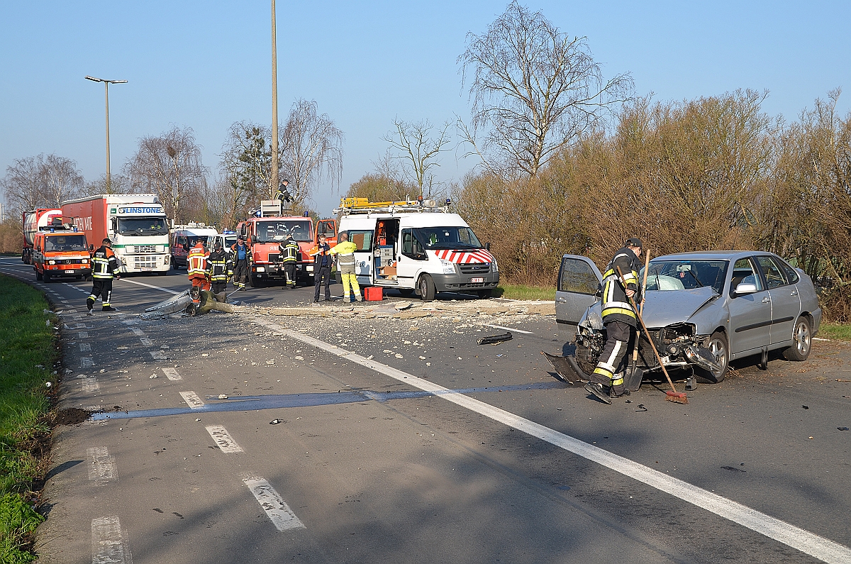 Lichtgewonde bij ongeluk in Zelzate (Zelzate) | Het Nieuwsblad Mobile