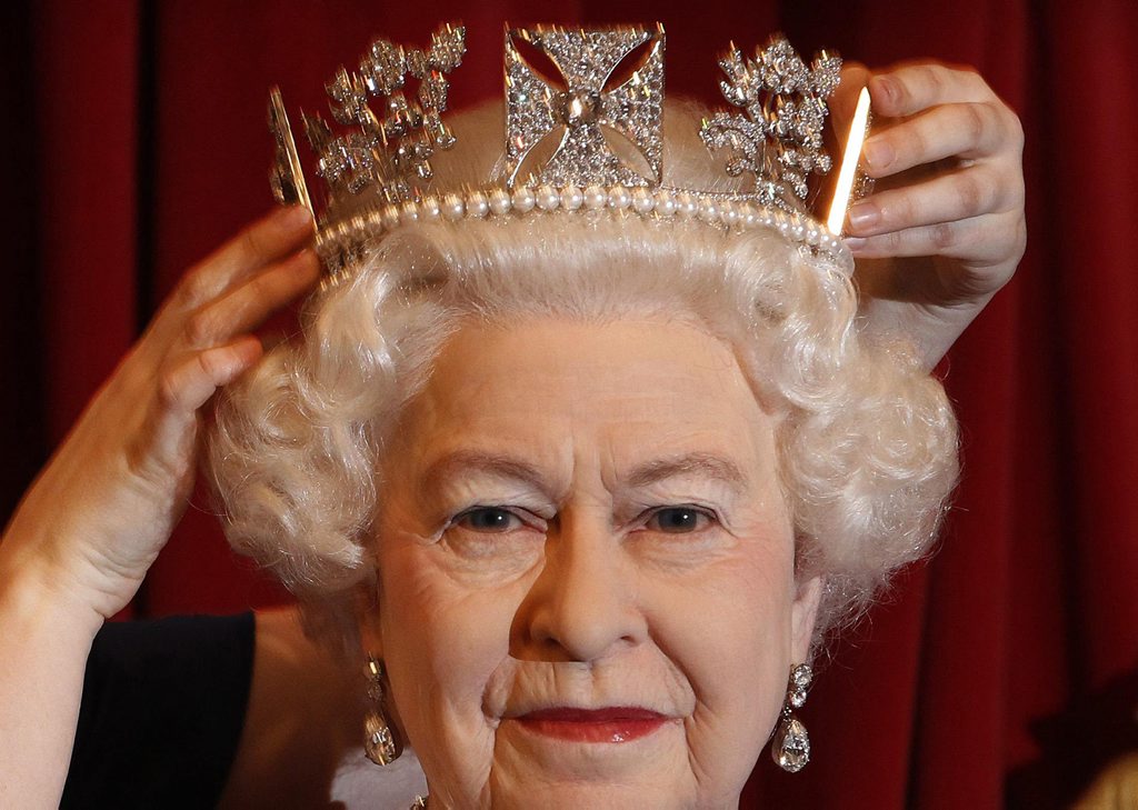 How queen. Мадам Тюссо Queen. Elizabeth II Madame Tussauds. Queen Victoria мадам Тюссо. Королева Виктория музей Тюссо.