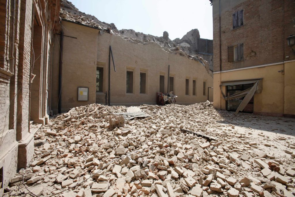 Землетрясения 2012 год. Землетрясение в Италии сегодня. Предсказать землетрясение.
