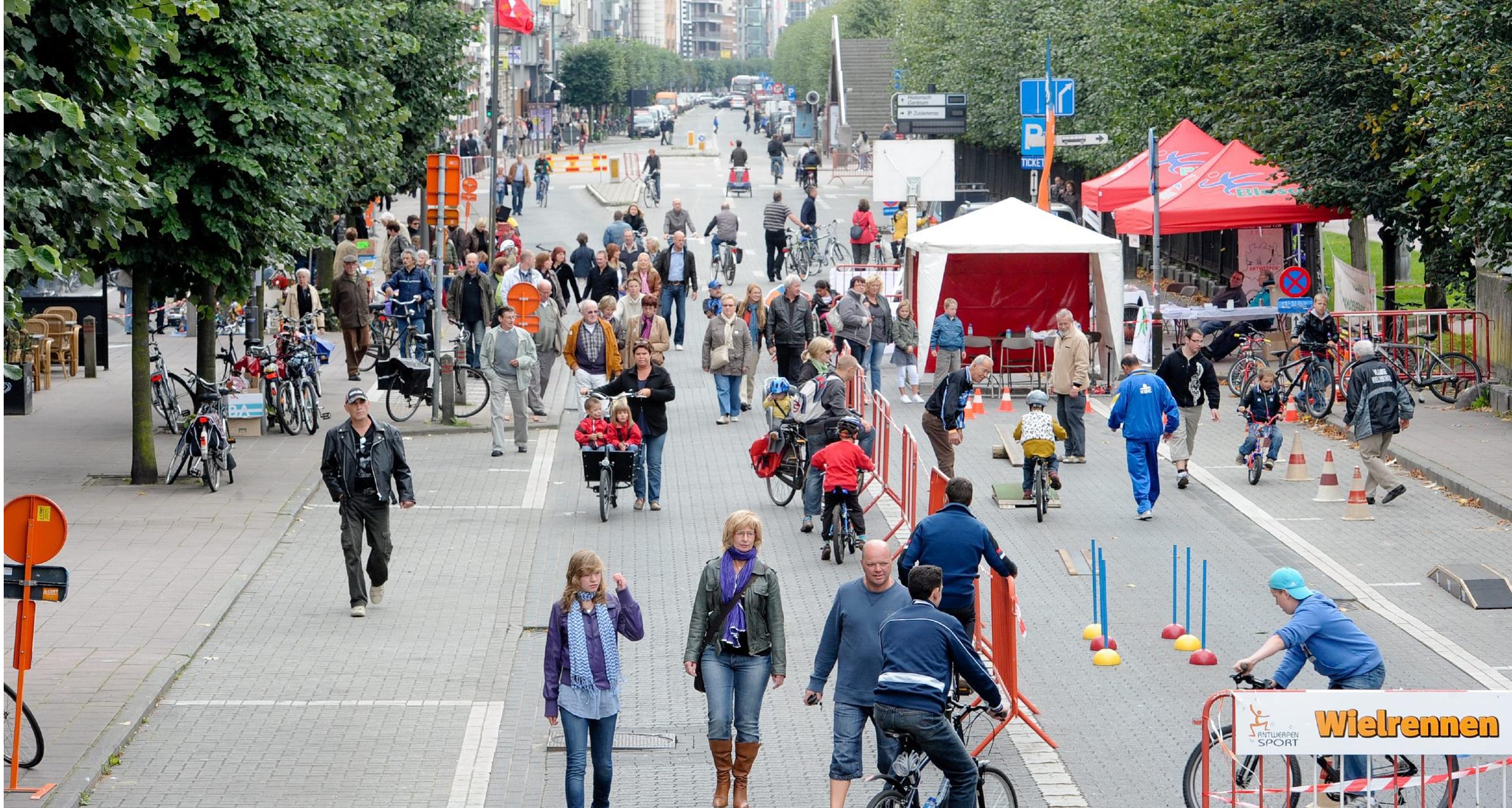 Groene scooters en fietsers baas op Antwerpen Autovrij (Antwerpen