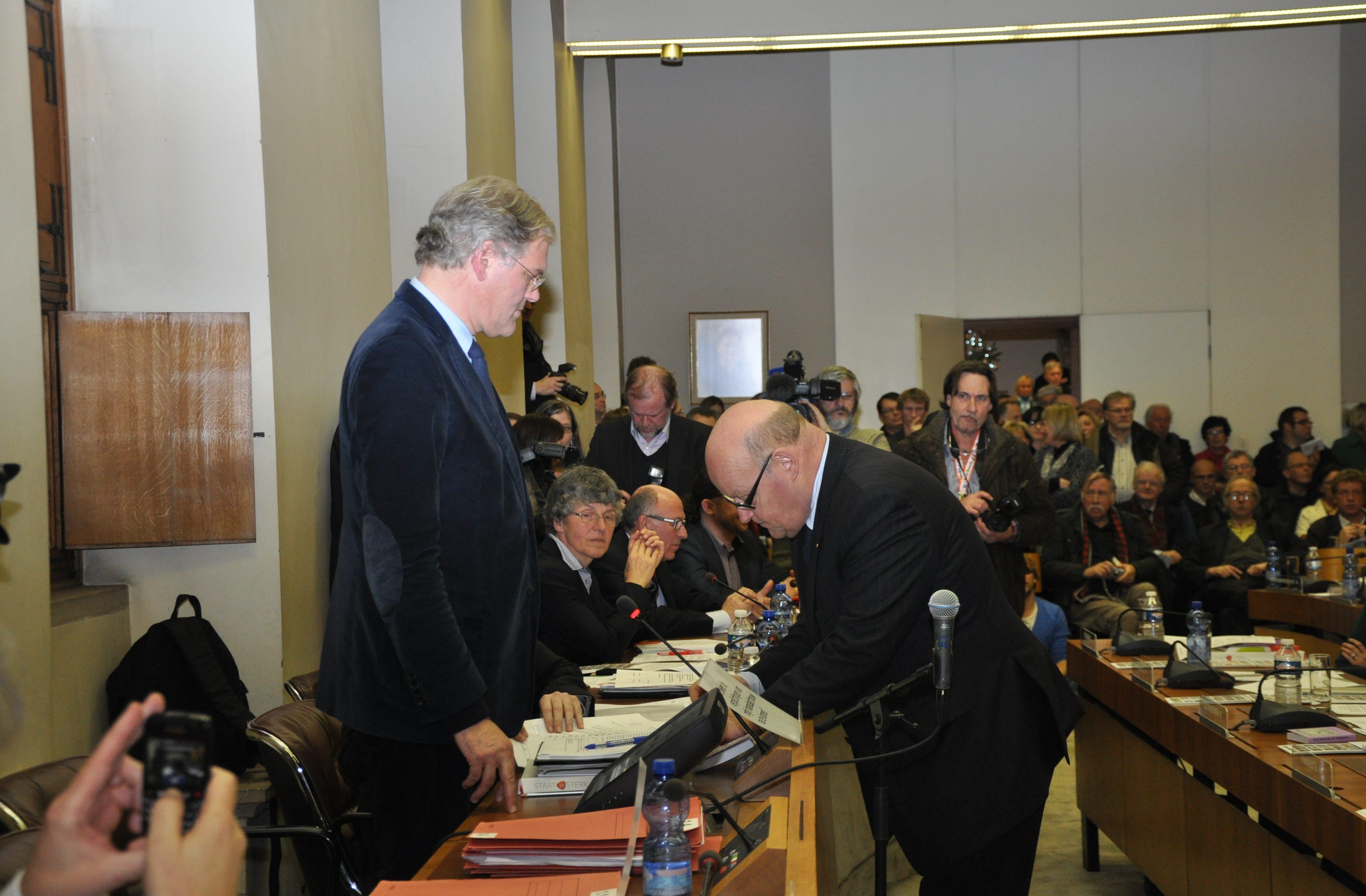 Eerste gemeenteraad: venijn zit in de staart (Kortrijk) | Het Nieuwsblad