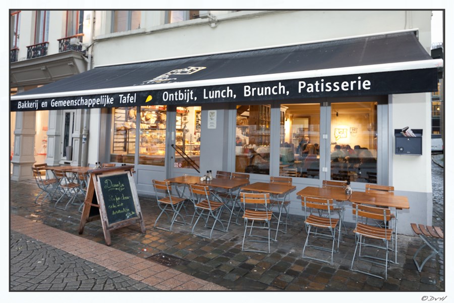 Le Pain Quotidien een rijkelijk ontbijt, een gezellige brun... (Gent) Het Nieuwsblad