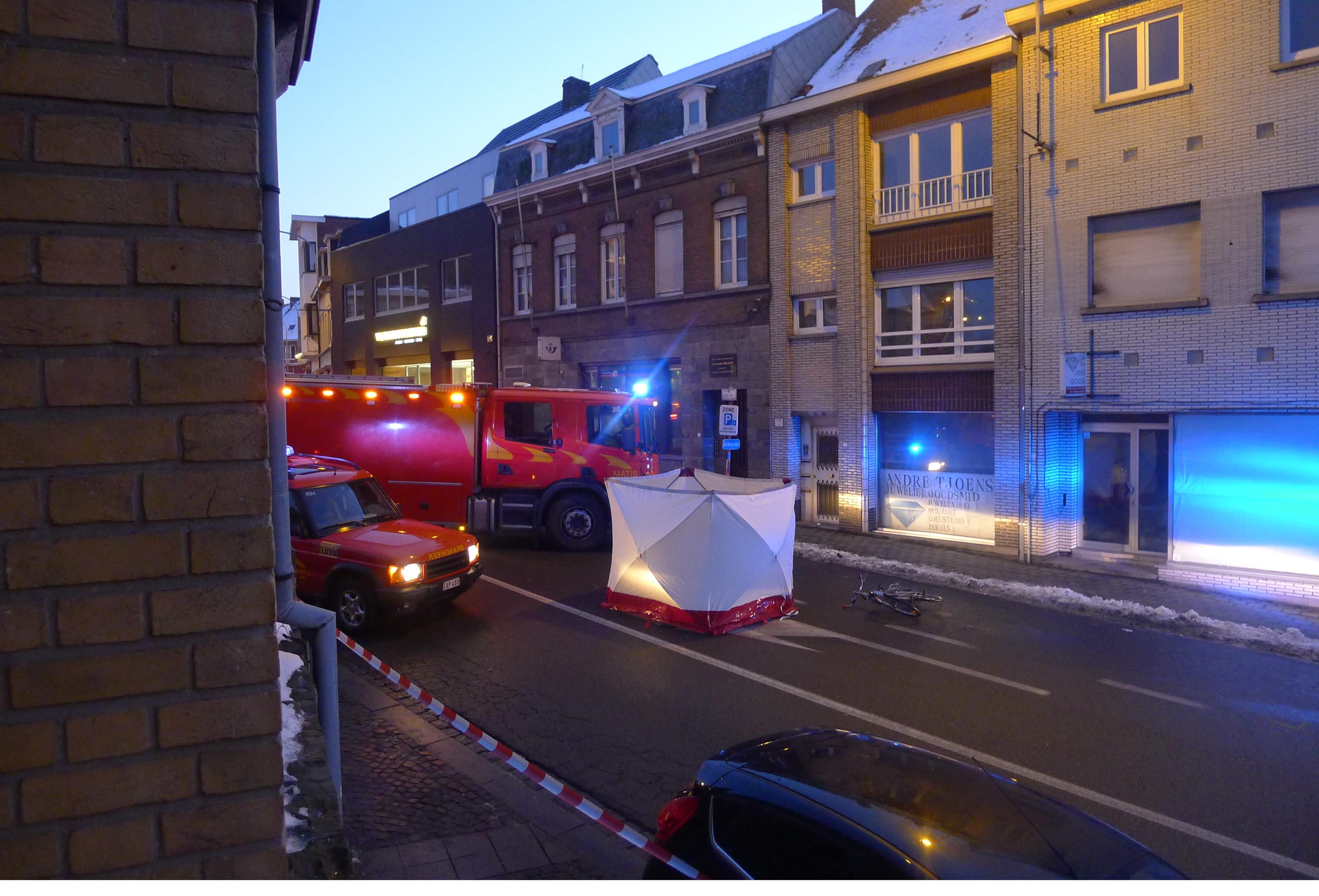 Fietsster Belandt Onder Wagen In Zwevegem (Zwevegem) - Het Nieuwsblad