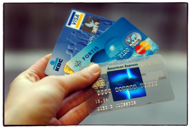 Bankkaart of kredietkaart, wat is de beste keuze op vakantie ...