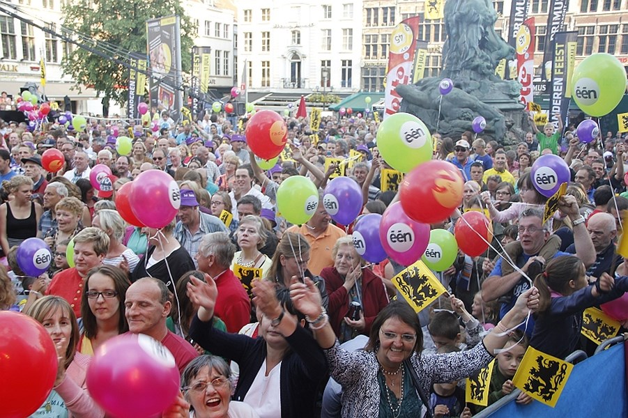 FOTO. Groot volksfeest voor 11 juli op Grote Markt ...