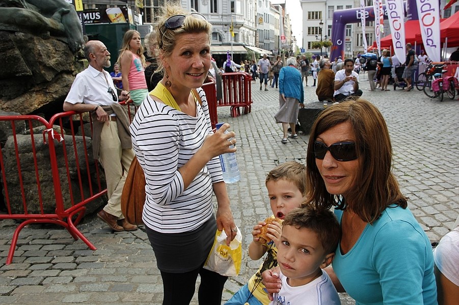 FOTO. Groot volksfeest voor 11 juli op Grote Markt ...