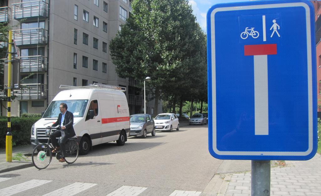 Verkeersborden Doodlopende Straat Aangepast Voor Fietsers - Het Nieuwsblad