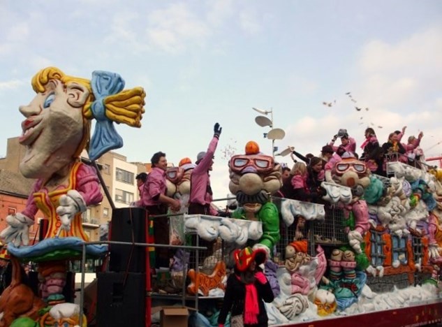T Uitscheiden persoon Carnaval in Genk: programmafolder met parkeergelegenheden en stoetsomloop  (Genk) | Het Nieuwsblad Mobile