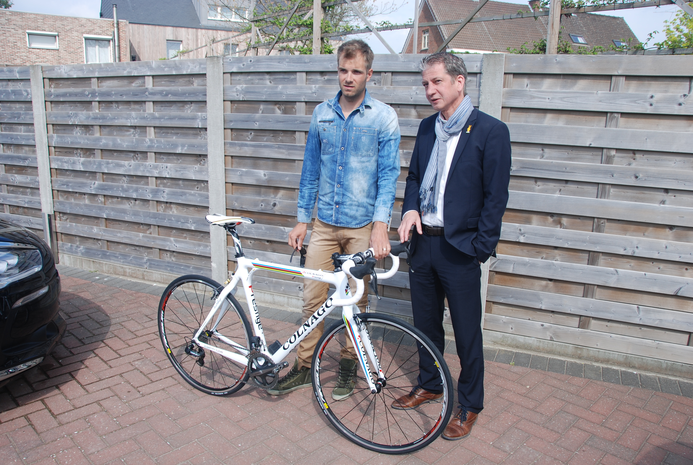 Reis Midden Station Met fiets van Niels Albert naar Kom Op Tegen Kanker (Tremelo) | Het  Nieuwsblad Mobile