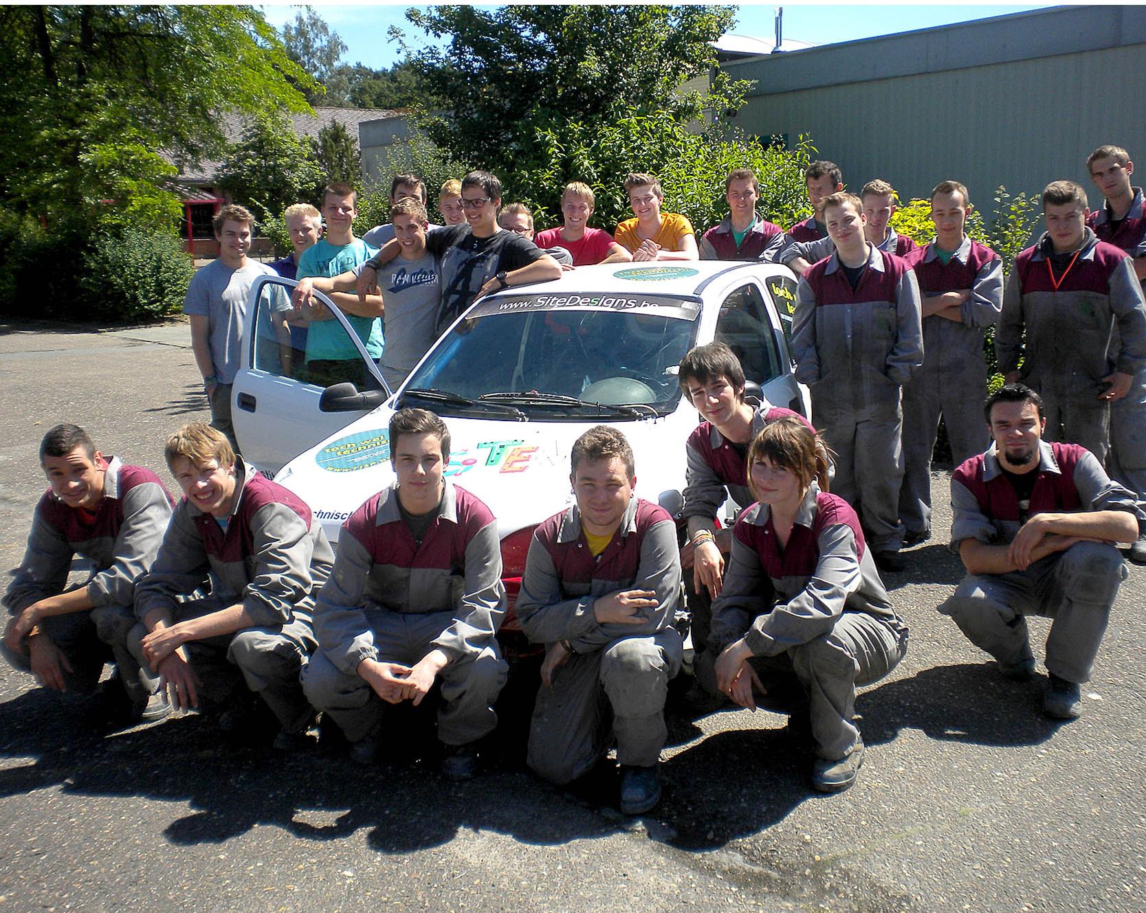 Leerlingen van TISP Mol testen zelfgemaakte auto (Rondom) | Het Nieuwsblad