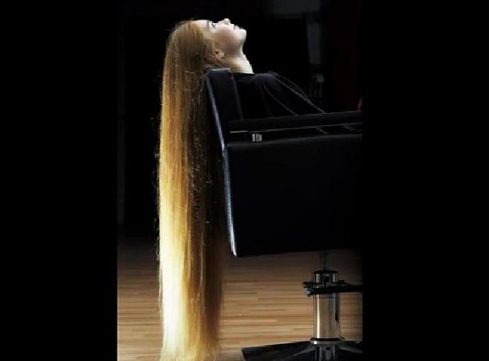 Dit meisje heeft de haren van Rapunzel | Het Nieuwsblad