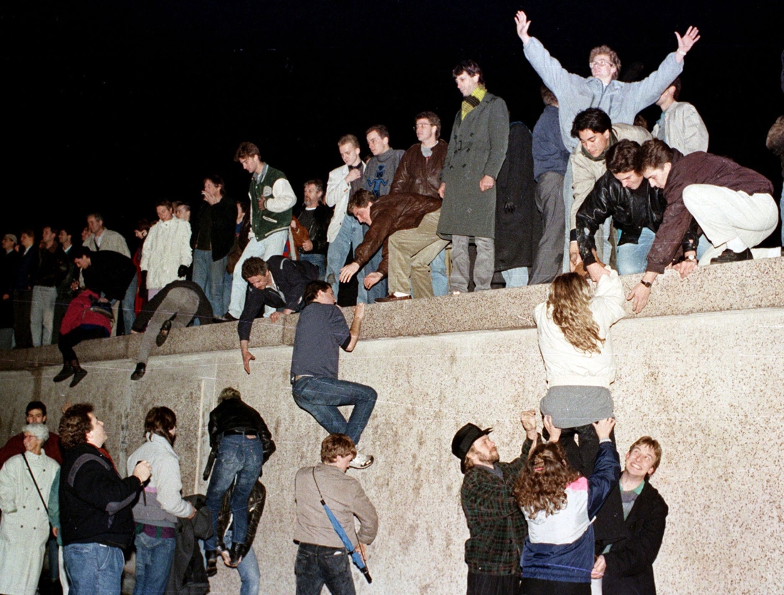 daarom viel de berlijnse muur 25 jaar geleden het nieuwsblad mobile