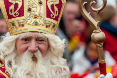 Nederlandse Sint Wordt Vergezeld Door Gewapende Zwarte Piete Het Nieuwsblad Mobile