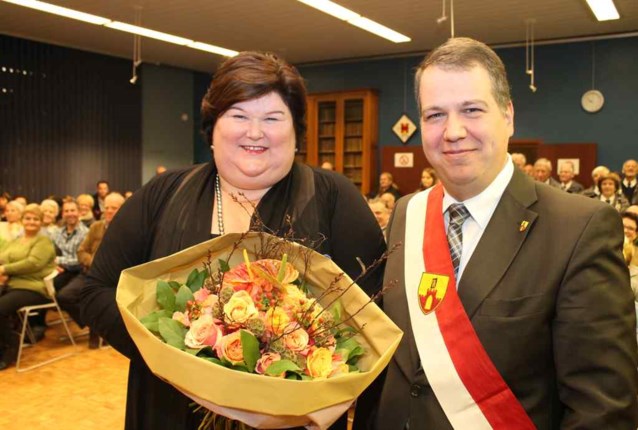 Maggie De Block gehuldigd op gemeentehuis (Merchtem) - Het Nieuwsblad