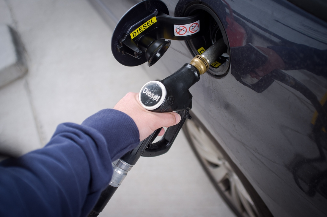 Dieselprijs Morgen Voor Eerst In Vijf Jaar Onder één Euro Per Liter ...