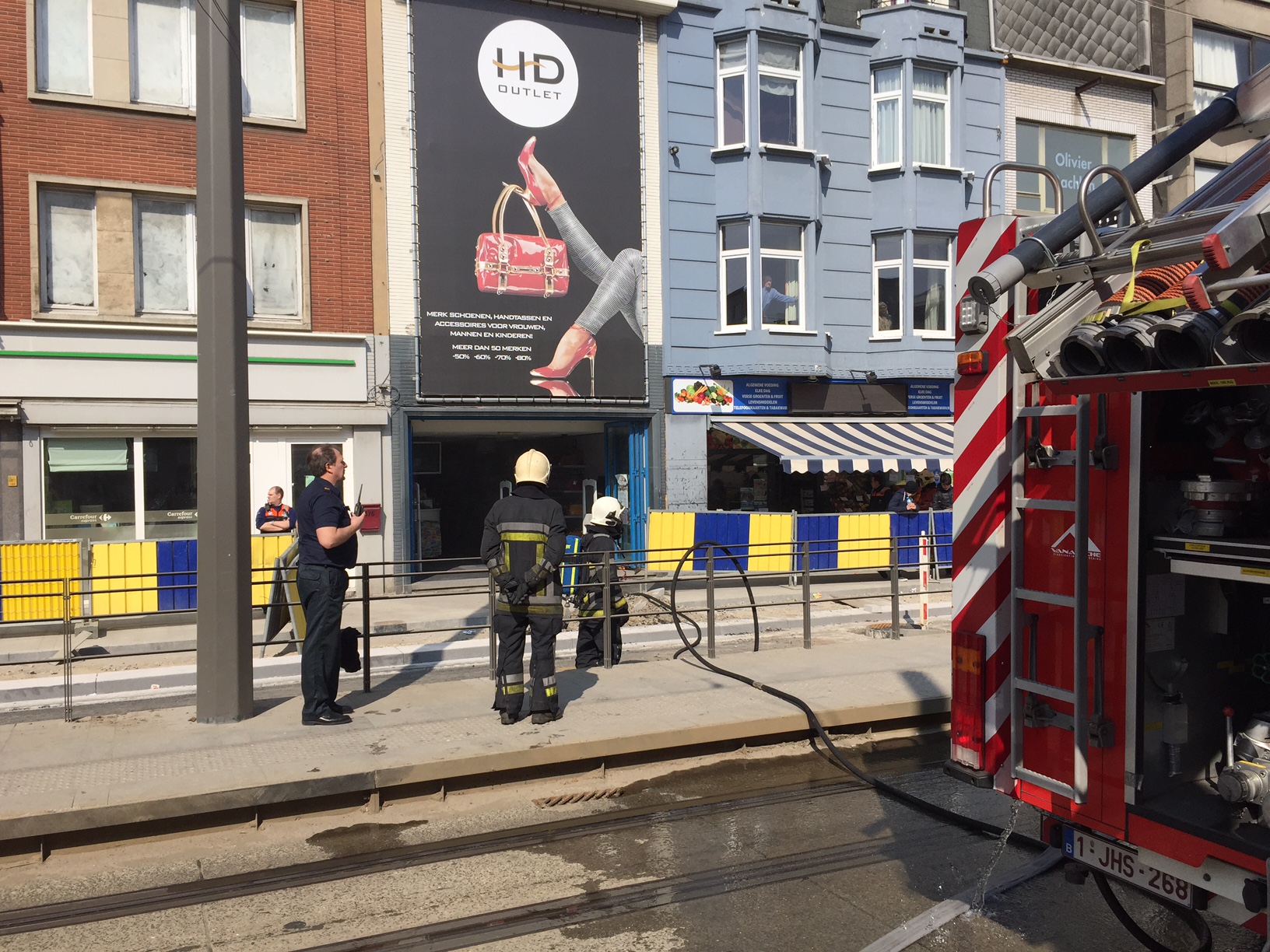 Brand in schoenwinkel op Bredabaan Merksem Het Nieuwsblad Mobile