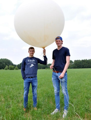 Twee voeren met ballon | Het Nieuwsblad Mobile