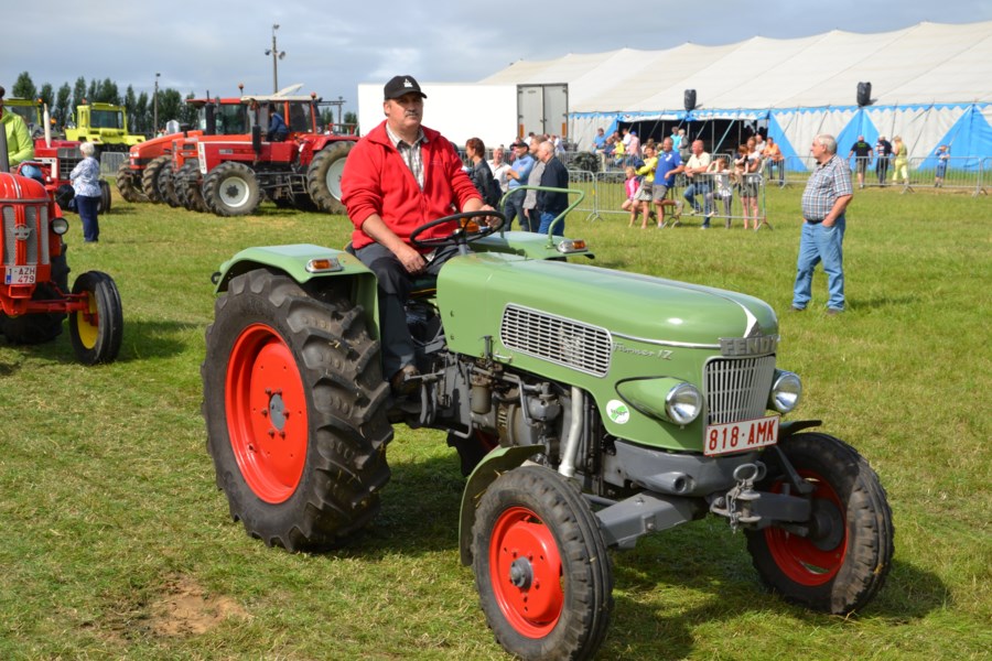 FOTO. Tractor oldtimer treffen in Bogaarden (Pepingen) - Het Nieuwsblad