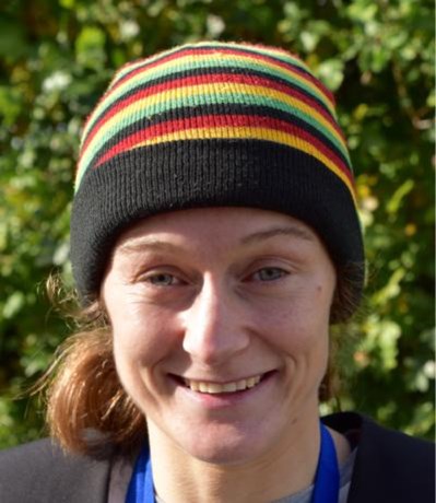 Foto Deze Man Maakt Van Iedereen Rastafan Binnenland