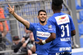 Karelis schiet Genk met hattrick alsnog naar Europa League
