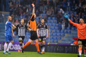 Karelis schiet Genk met hattrick alsnog naar Europa League