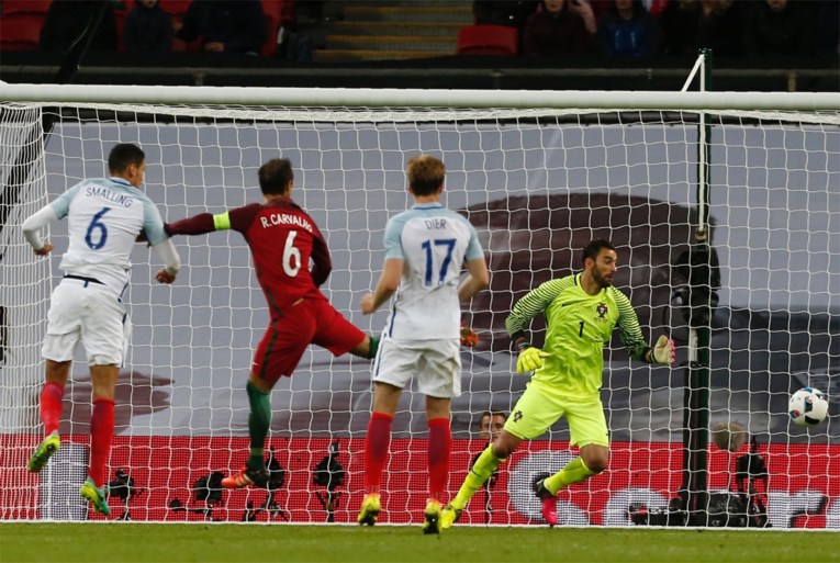 Ook Engeland heeft nog veel werk: Rooney en co sukkelen tegen tien Portugezen