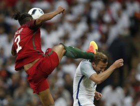 Ook Engeland heeft nog veel werk: Rooney en co sukkelen tegen tien Portugezen