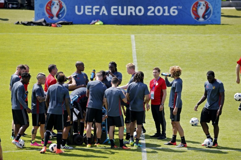 Gaf Wilmots op open training Rode Duivels zijn basiselftal voor Italië prijs?
