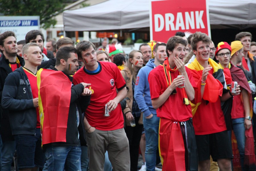 FOTO. Honderden supporters op Grote Markt voor Rode ...