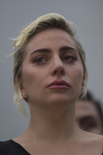 Lady Gaga barst in tranen uit tijdens speech