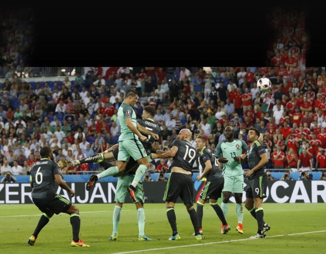 Ronaldo wint de strijd van Bale en loodst Portugal naar EK-finale