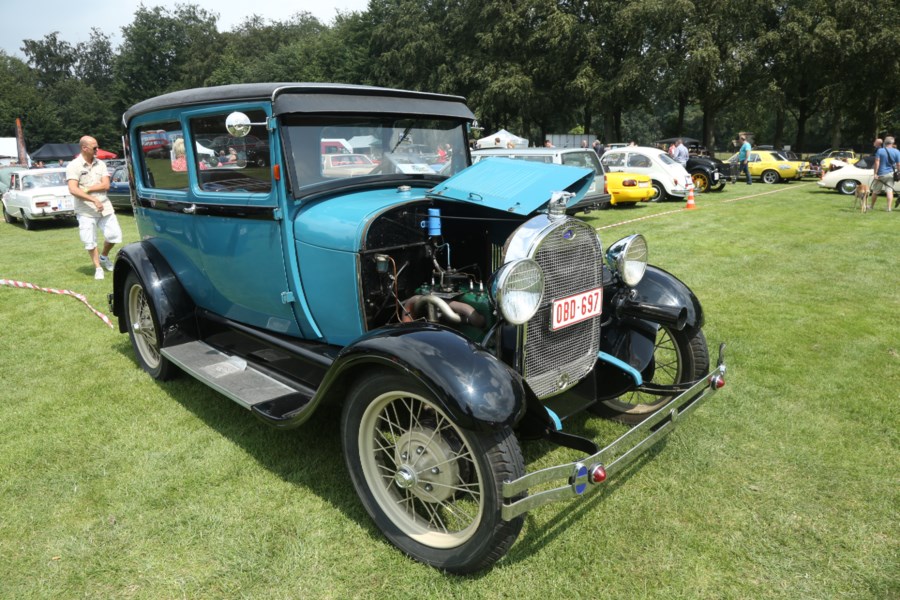 Ook zondag oldtimers spotten aan de Hemelhoeve (Brasschaat) - Het