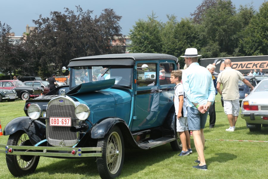 Ook zondag oldtimers spotten aan de Hemelhoeve (Brasschaat) - Het