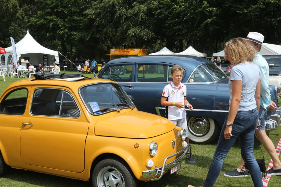 Ook zondag oldtimers spotten aan de Hemelhoeve (Brasschaat) - Het