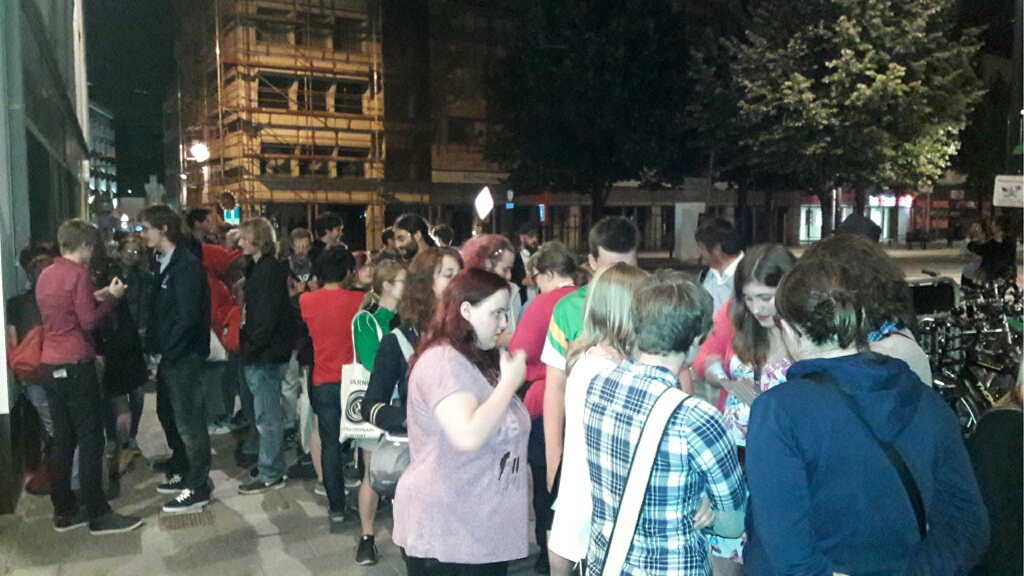 Fans schuiven in Gent aan voor nieuwste ‘Harry Potter’-boek (Gent