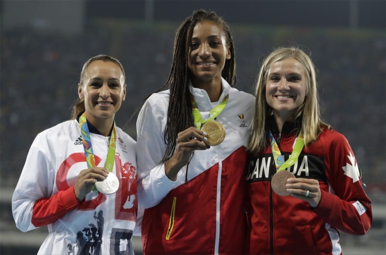Gouden Thiam scoort een selfie met Bolt na medailleceremonie