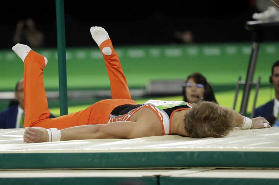 FOTO. Angst in turnzaal: Epke Zonderland maakt doodsmak ...